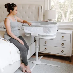 BassiNest® Luxe Swivel Sleeper Bassinet
